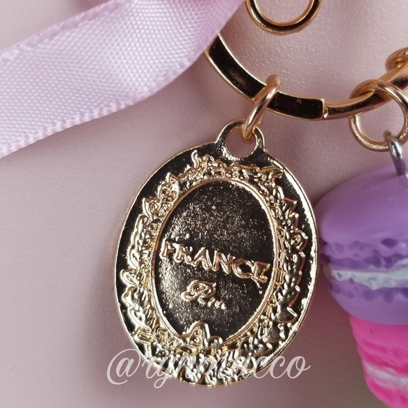 3 Tiered French Macaron Eiffel Keychain - Picture 5 of 7